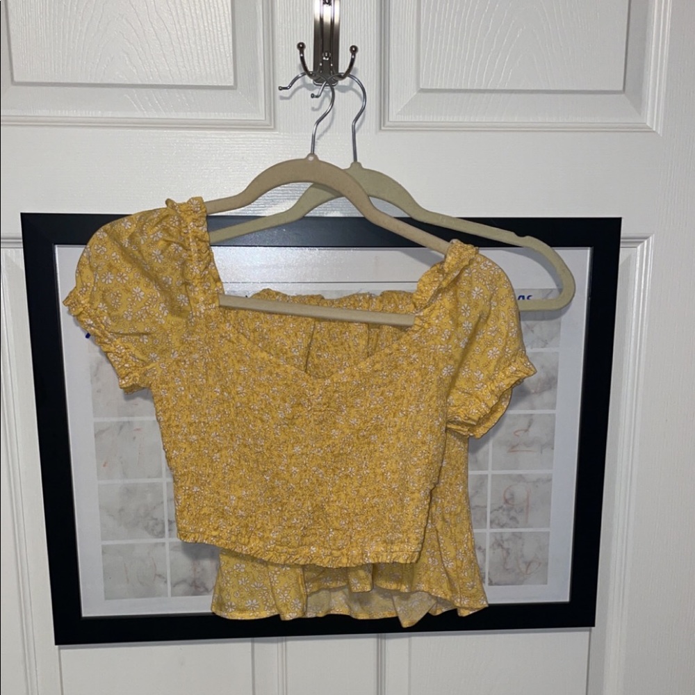 Hollister matching set size small floral, yellow, comfortable